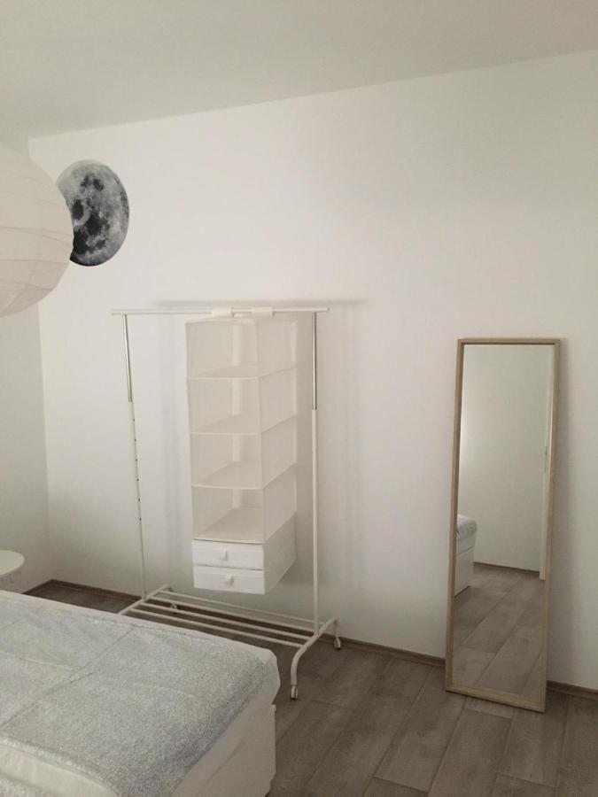 River Apartment Парасин Экстерьер фото